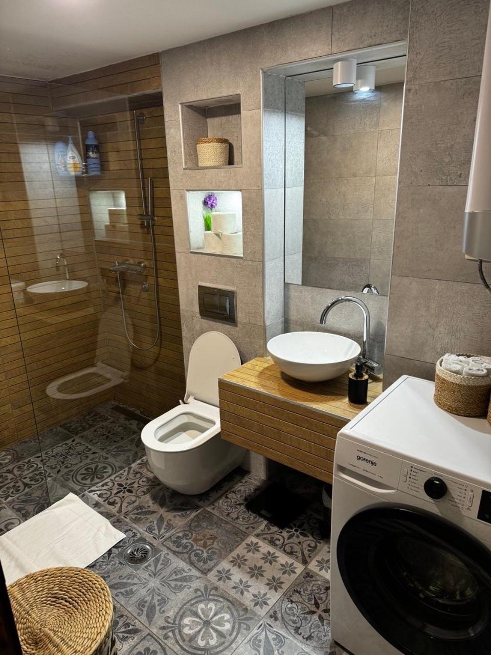Reina Apartment Petrovac