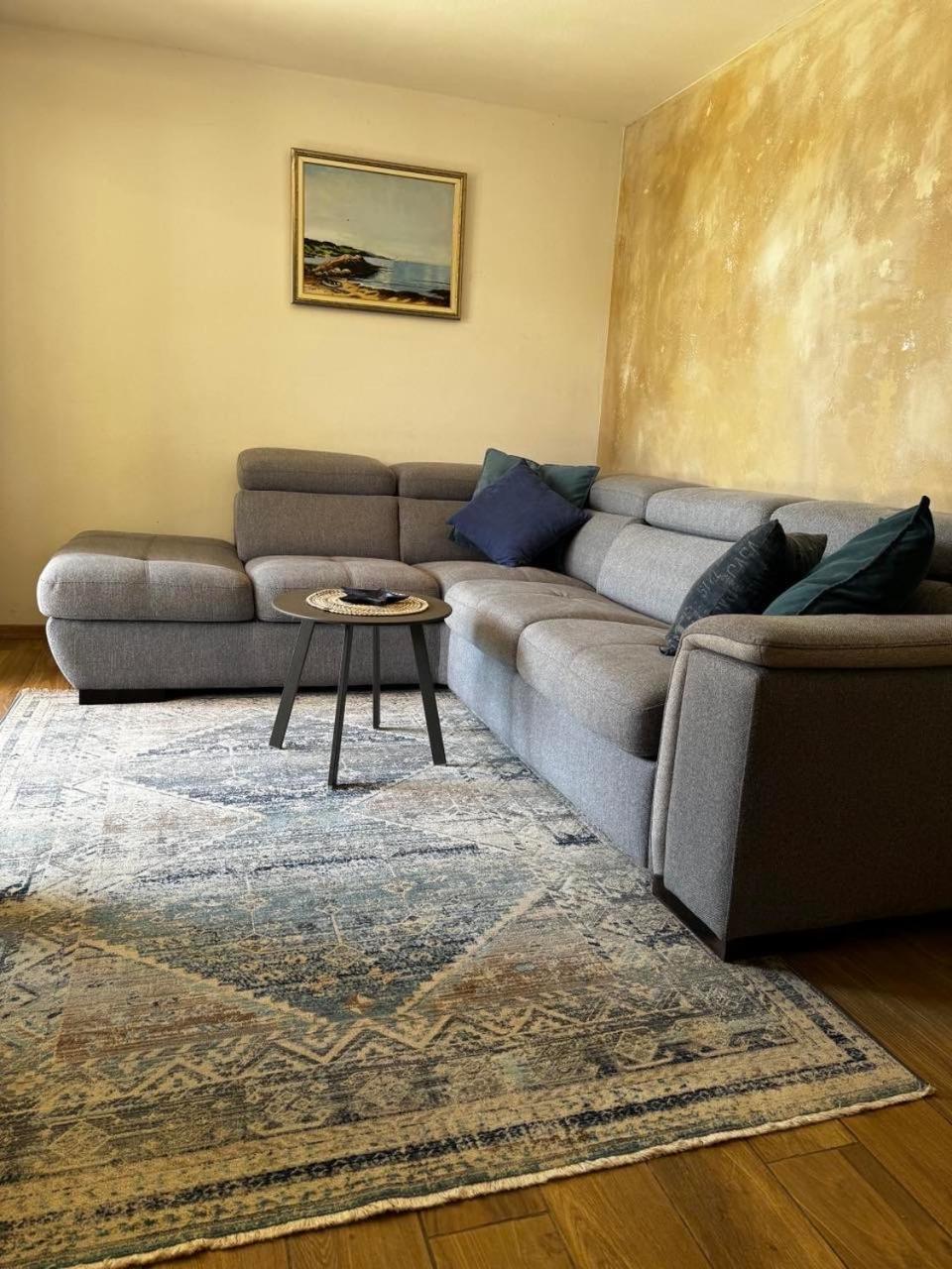 Apartment Reina *