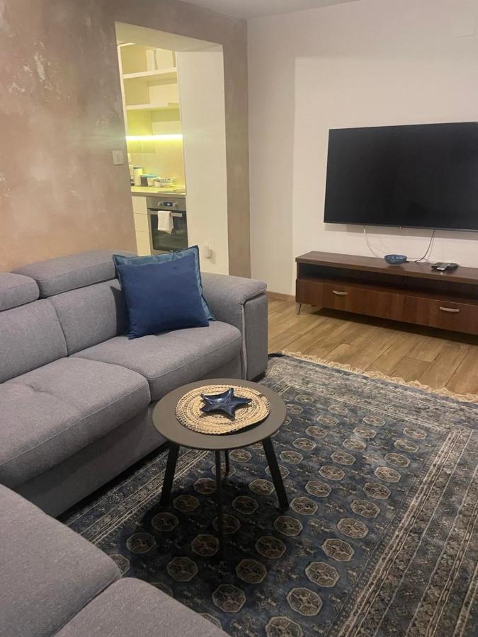 Reina Apartman *